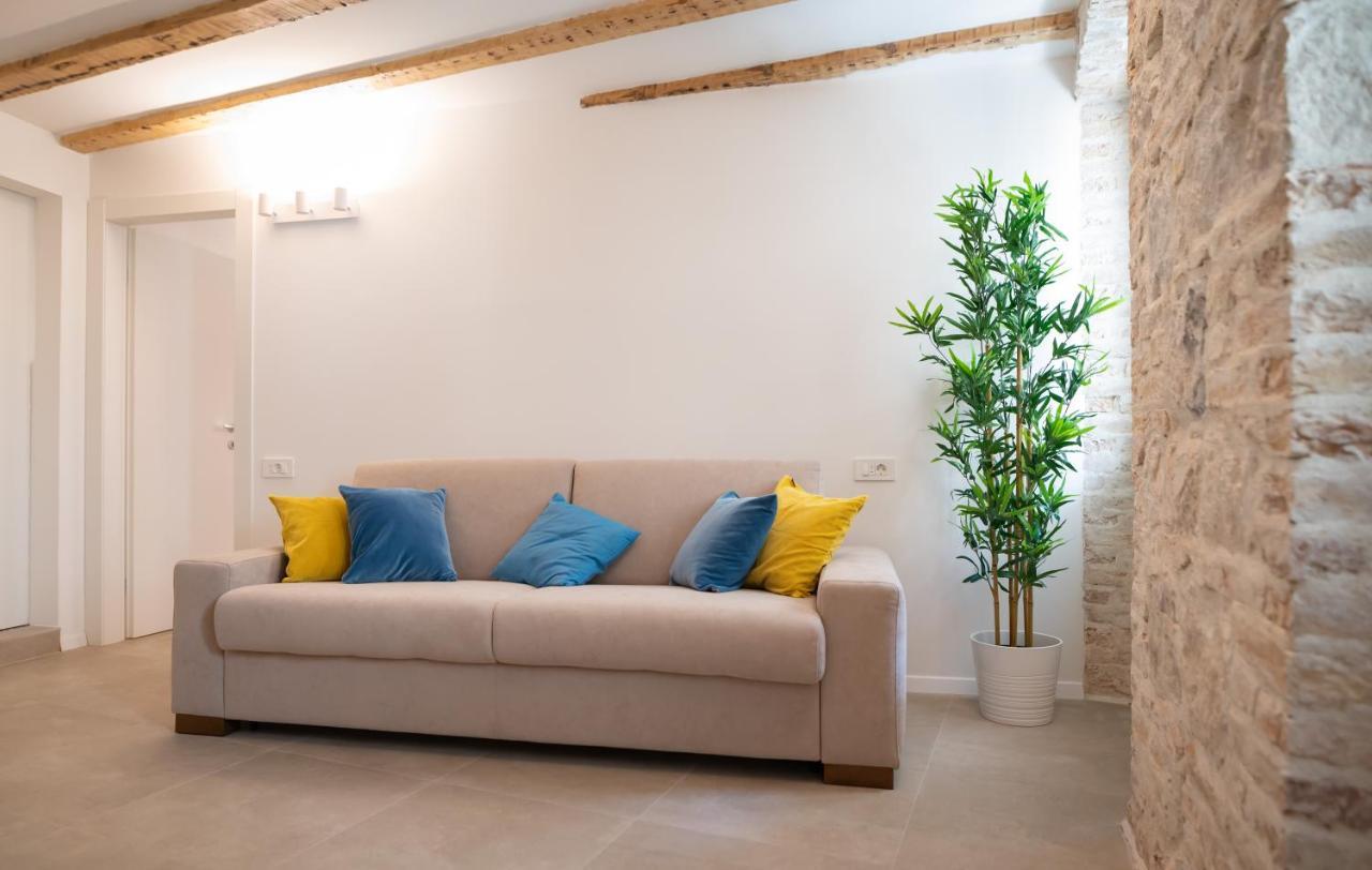 Vitelli Apartments And Rooms Split Exterior foto